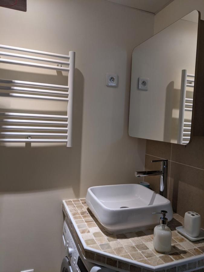 Private Acces To The All Flat. Charming Parisian. Екстериор снимка